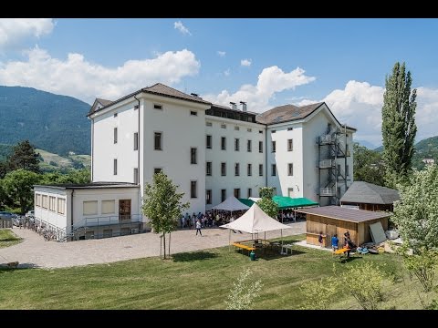 lyteCache.php?origThumbUrl=https%3A%2F%2Fi.ytimg.com%2Fvi%2Fby74VTNVjfM%2F0 Haus der Solidarität, soziale Wohngemeinschaft, Südtirol, Brixen, soziale Wohnprojekte, Christian Heinrich, Daniel Delang, soziale Wohngemeinschaft Südtirol, Wohnprojekt Brixen